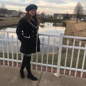 Meet your Posher, Alexis